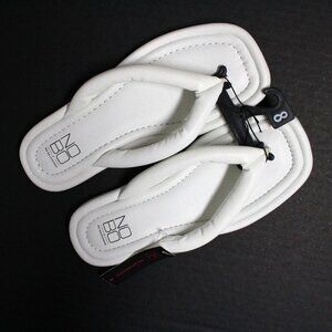 NWT No Boundaries Memory Foam Puffy Flip Flop Sandal Shoes Size 8 In White